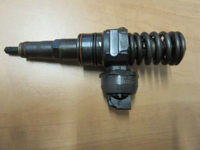 VSTŘIKOVAČ 038120073 AQ