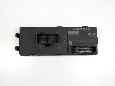 Jednotka pátých dveří 5Q0959107AB