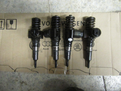 VSTŘIKOVAČ 038130073AA