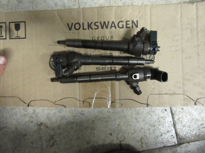 VSTŘIKOVAČ 03L130277 J