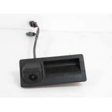 Tlačítko - tlakový spínač pro elektrické ovládání zámku víka kufru Audi s kamerou 7P6827566A, 5TA827566A