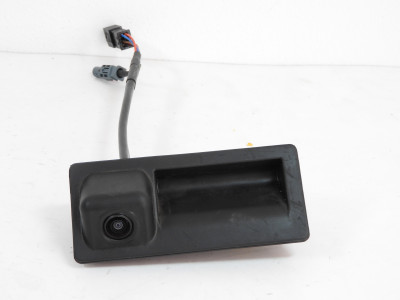Tlačítko pro elektrické ovládání zámku víka kufru Audi s kamerou 7P6827566A, 5TA827566A