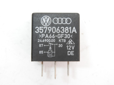 Relé Audi A3 8L 357906381A
