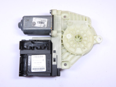 Motor stahování oken včetně jednotky pravý přední 5K0959702D 5K0959792