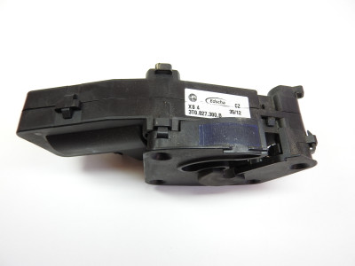 Servomotor - závěs víka pravý Škoda Superb II 2 3T 3T0827300B