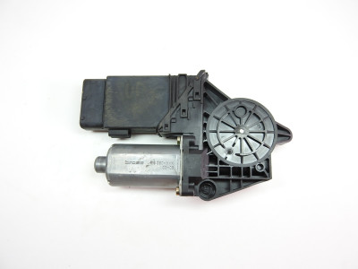 Motor stahování oken pravý přední Škoda Superb I 1 3U, Volkswagen Passat B5 3B jednotka 105415-301
