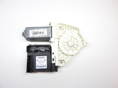 Motor stahování oken pravý přední Seat Leon 1P 1K0959792M 1T0959702C 1P0837402A