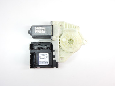 Motor stahování oken pravý přední včetně jednotky Volkswagen Golf Plus 5M 5K0959792 5M1837402P 1K0959702D