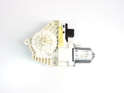 Motor stahování oken pravý zadní Škoda Yeti 5L 5L0959812
