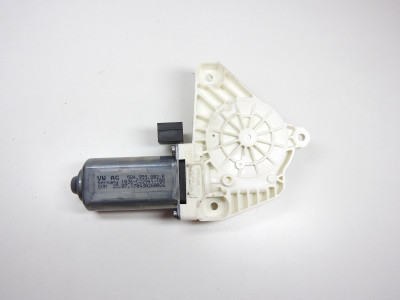 Motor stahování oken pravý přední 5Q4959802B