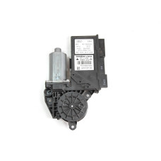 Motor stahování oken pravý přední pro Audi A4 8E 8E1959802H jedn. 105841-204