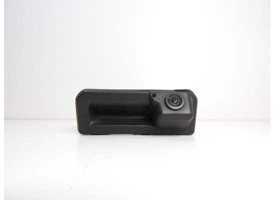 Tlačítko - tlakový spínač pro elektrické ovládání zámku víka kufru s kamerou 8W8827566C
