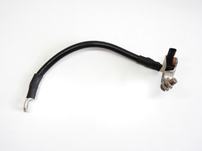 Zemnící vodič k baterii s jednotkou Škoda, Volkswagen, Seat 8T0915181
