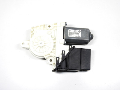 Motor stahování oken levý zadní 5N0959703F