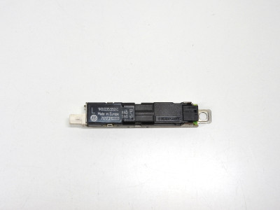 Anténní zesilovač Volkswagen 1K8035552C levá strana