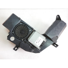 Subwoofer se zesilovačem Audi A4 8E 8E9035382 + 8E9035223