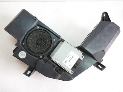 Subwoofer se zesilovačem Audi A4 8E 8E9035382 + 8E9035223