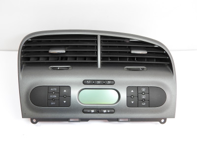Průduchy ventilace středové, ovládání ventilace, panel automatické klimatizace, climatronic, displej Seat Toledo 