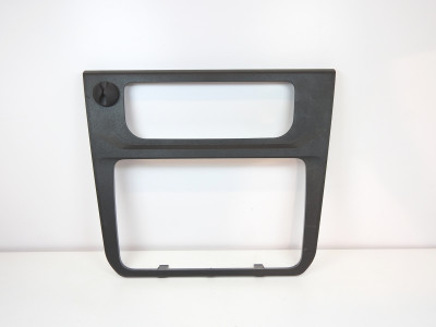 Rámeček rádia  Volkswagen Caddy 2K5 2K5858061J