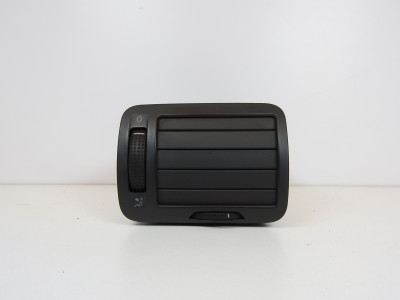 Průduch ventilace pravý přední - spolujezdce  Volkswagen Passat B5 3B 3B0819704A
