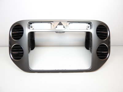Průduchy ventilace středové s rámečkem palubní desky Volkswagen Tiguan 5N 5M0819061 5M0819062 5M0858071K