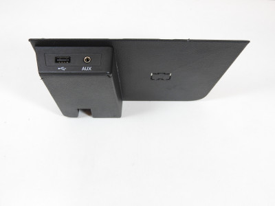 Krytka se vstupem USB, AUX Škoda Rapid NH 5JB857367B