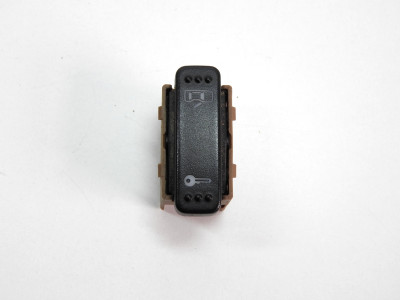 Spínač tlačítko uzamčení a odemknutí dveří Volkswagen New Beetle 1C0962125A