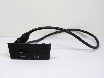 Vstup USB, AUX Škoda Rapid NH 5JB035726