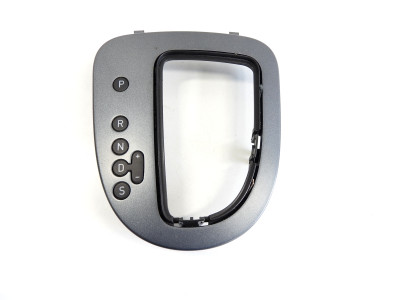 Rámeček řadící páky automatické převodovky s ukazatelem 5P1713203C