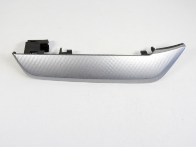 Lišta ozdobná na palubní desku dekor čtverečkovaný s podsvícením Škoda Octavia IV 4 5E4853190A J08