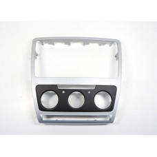 Rámeček rádia a ovládání klimatizace, krytka spínače topení stříbrná Škoda Octavia II 2 1Z 1Z0858069BD