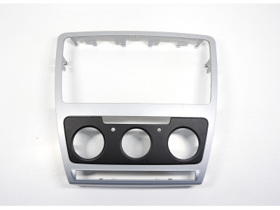 Rámeček rádia a ovládání klimatizace, krytka spínače topení stříbrná Škoda Octavia II 2 1Z 1Z0858069BD