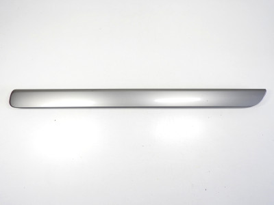 Lišta ozdobná na palubní desku Volkswagen Golf VI 6 5K 5K1858415B šedá