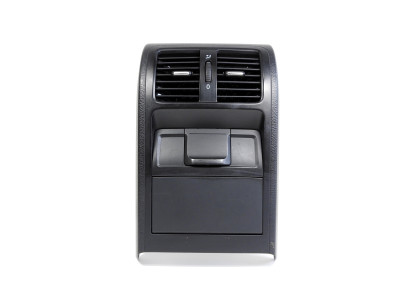 Panel s průduchy a zásuvkou s měničem napětí do loketní opěrky Volkswagen Passat B6 3C0819203 3C0864376 3C0907155C