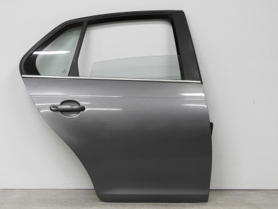 Dveře pravé zadní Volkswagen Jetta 1K5833312