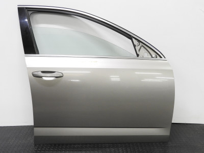 Dveře pravé přední Škoda Octavia III 3 5E 5E0831312 5E0831052