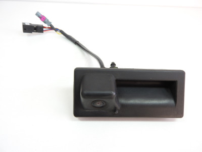 Tlačítko - tlakový spínač pro elektrické ovládání zámku víka kufru 3V0827566H