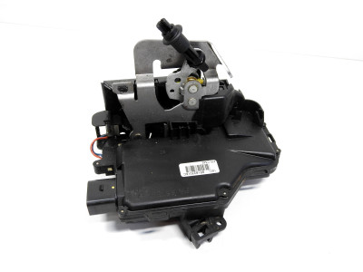 Zámek dveří pravý přední Audi 8E1837016C