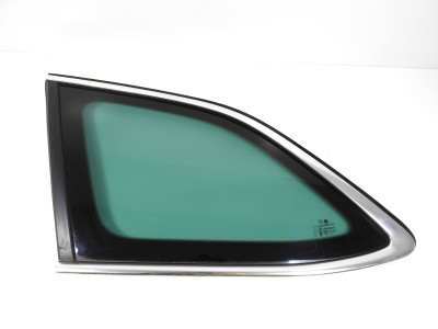 Sklo boční pevné levé s lištou Škoda Octavia 4 combi 