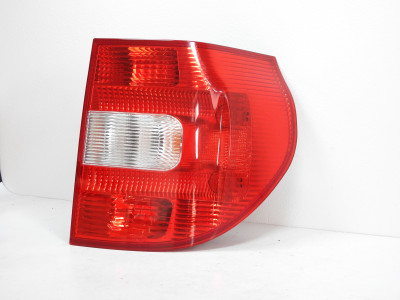 Světlo pravé zadní včetně nosiče žárovek Škoda Yeti 5L 5L0945112, 5L0945096