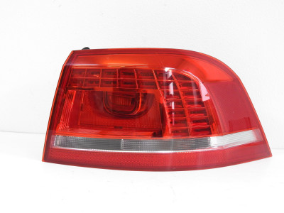 Světlo pravé zadní včetně nosiče žárovek Volkswagen Passat B7 variant combi 3AF945208B