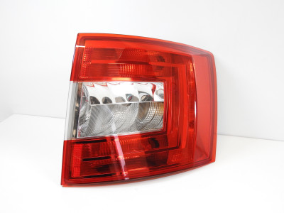 Světlo pravé zadní včetně nosiče žárovek, nové Škoda Octavia III 3 5E combi 5E9945112 5E9945096