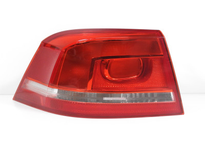 Světlo levé zadní včetně nosiče žárovek Volkswagen Passat B7 3AA 3AE945095C