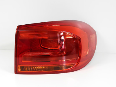 Světlo pravé zadní včetně nosiče žárovek Volkswagen Tiguan 5N 5N0945096Q