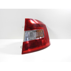Světlo pravé zadní včetně nosiče žárovek Škoda Rapid Spaceback NH 5JJ945096