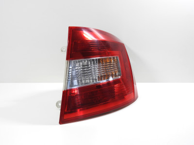 Světlo pravé zadní včetně nosiče žárovek Škoda Rapid Spaceback NH 5JJ945096