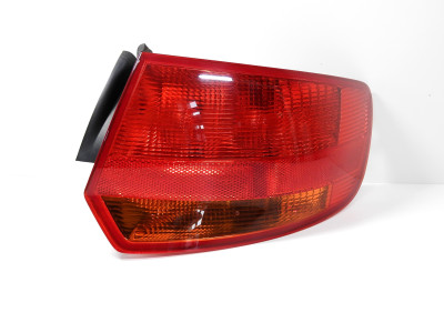 Světlo pravé zadní včetně nosiče žárovek Audi A3 8P 8P4945096C