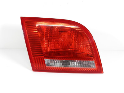 Světlo levé zadní vnitřní včetně nosičen žárovek Audi A3 8P 8P4945093B