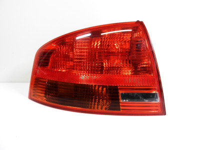 Světlo levé zadní včetně nosiče žárovek Audi A4 8E